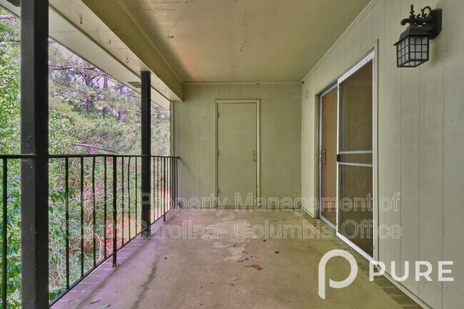 Foto del edificio - 601 Riverhill Cir