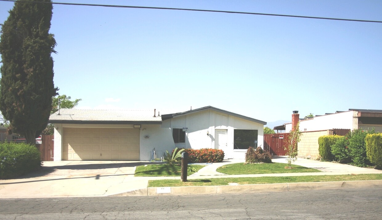 Photo - 22122 Van Buren St (Grand Terrace, CA)
