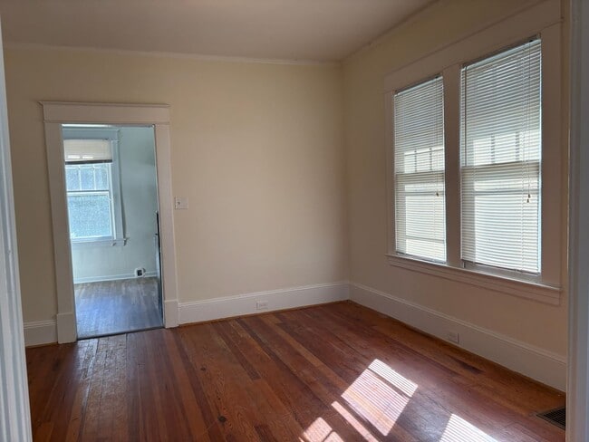 Building Photo - 2 Bedroom, 1 Bathroom House in High Point!