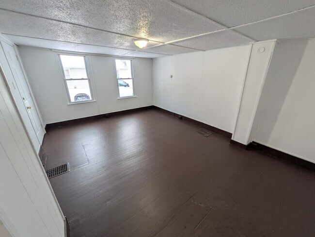 Foto del edificio - 148 Maple St