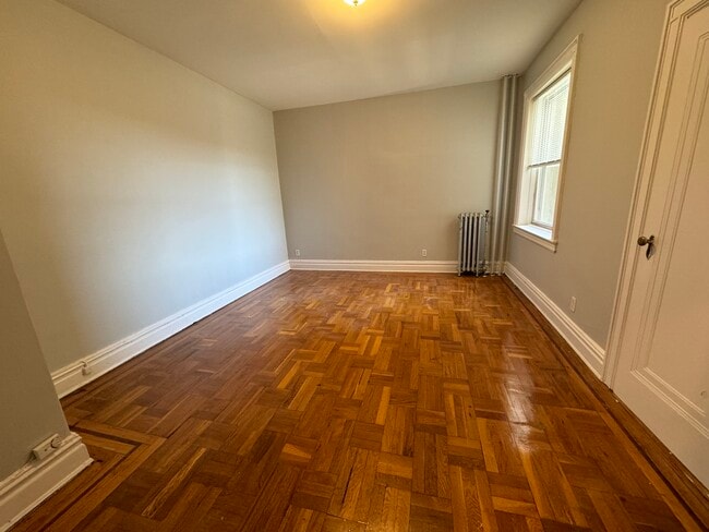 Foto del edificio - 5915 Boulevard E