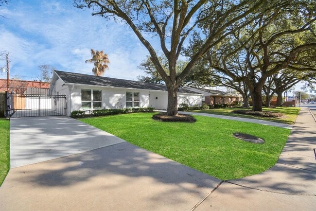 Building Photo - 2619 Stoney Brook Dr