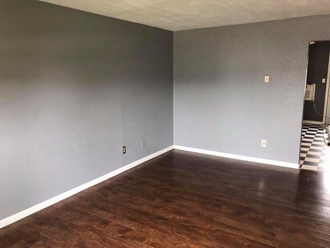 Building Photo - 225 S