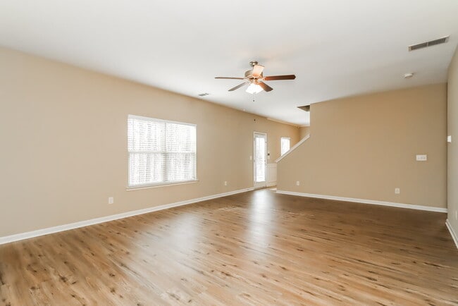 Foto del edificio - 284 Camellia Way