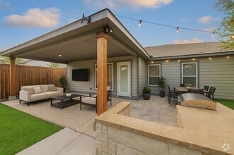 Building Photo - 2310 Newbury Dr