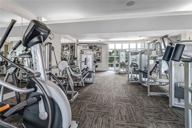 Foto del edificio - 3000 Oasis Grand Blvd