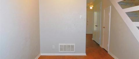 Building Photo - 1911 Kingswood Ct