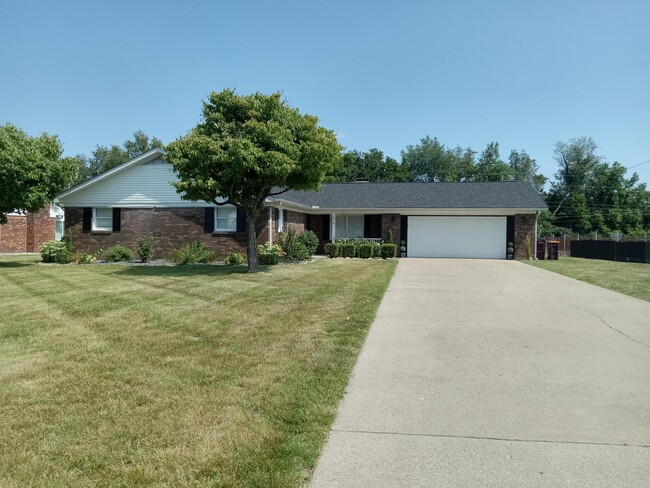 Building Photo - 214 S Linwood Ct