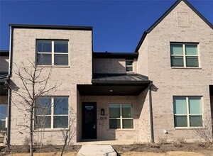 Building Photo - 1308 Arkansas Spgs St