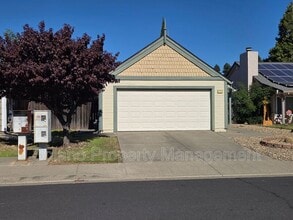 Building Photo - 203 Catalpa Ln