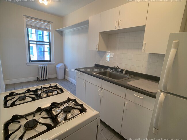 Building Photo - 64 Queensberry St