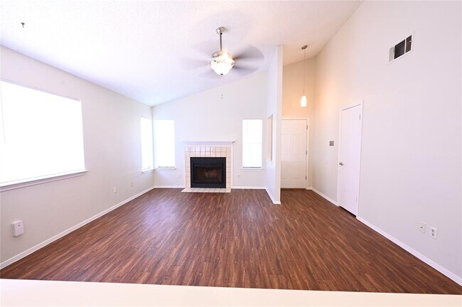Building Photo - 1901 Rainy Meadows Dr