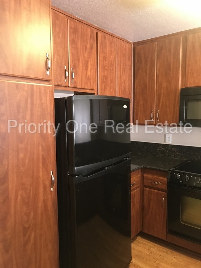 Building Photo - 5995 Dandridge Ln