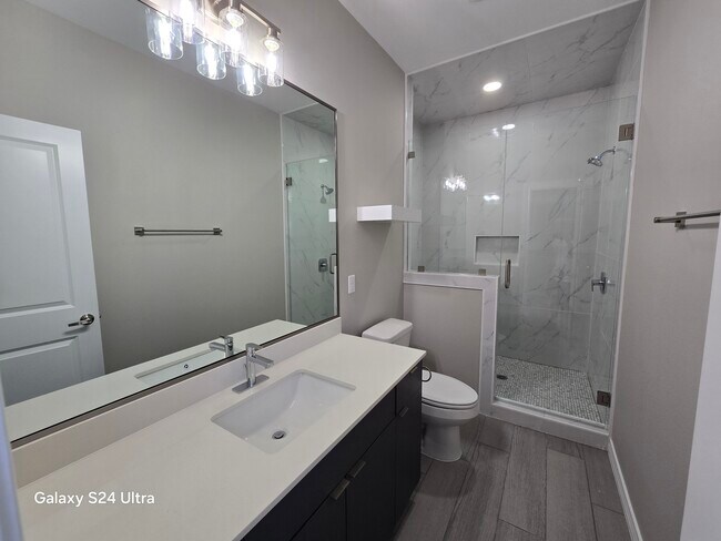 Foto del edificio - 1420 S Xanthia St