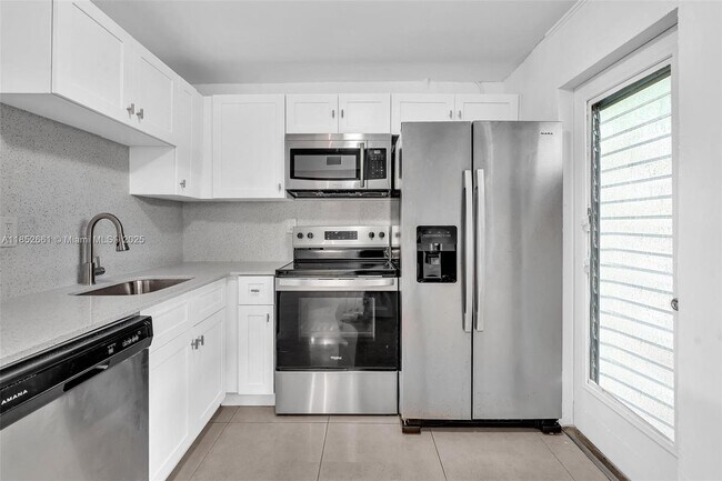 Foto del edificio - 1398 NE 191st St