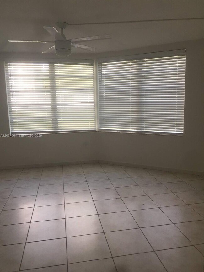 Foto del edificio - 1351 NE 191st St