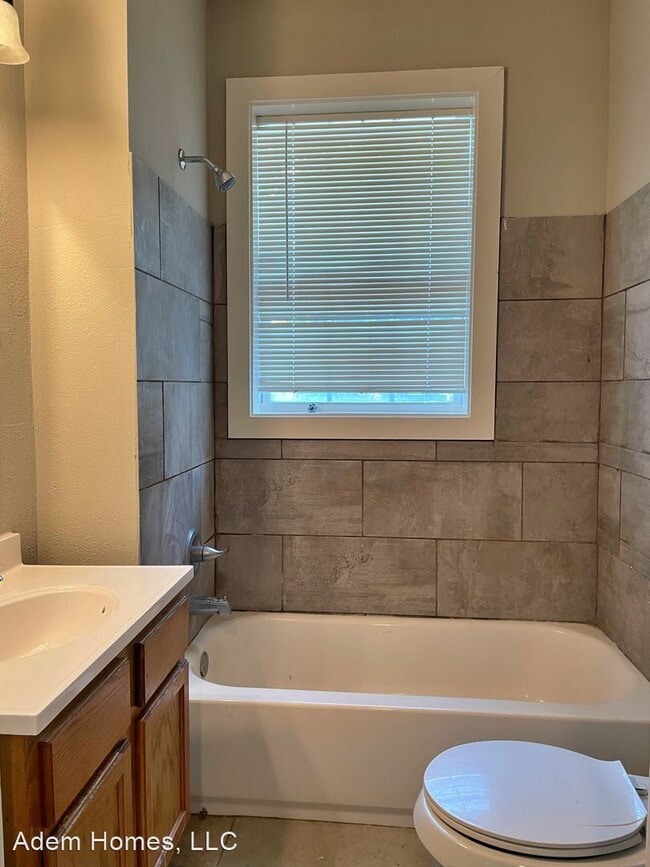 Foto del edificio - 2 br, 1 bath House - 651 Walnut St