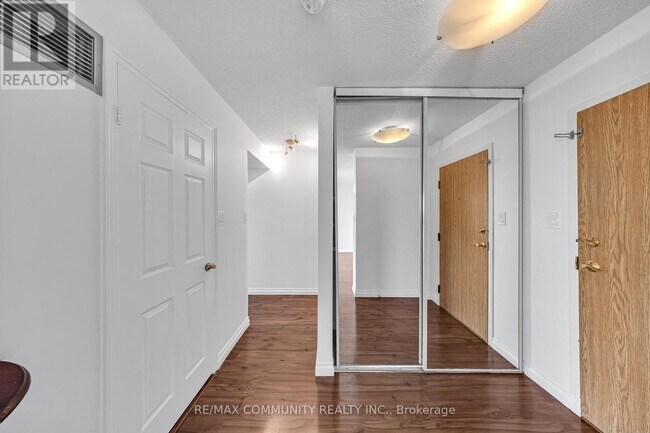 Photo du bâtiment - 1360 Rathburn Rd E