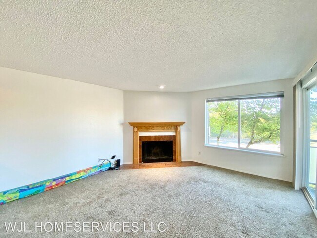 Foto del edificio - 2 br, 1.5 bath House - 2511 NE 4th St Unit...