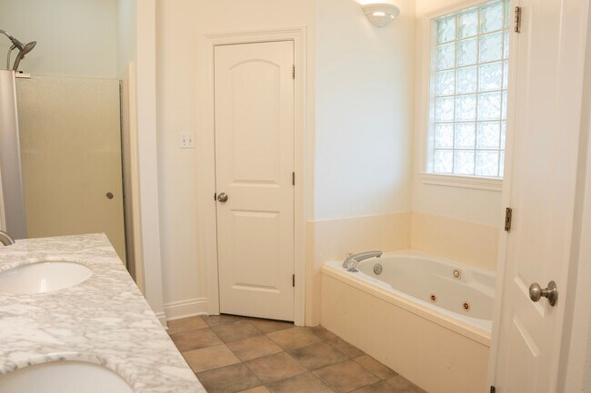 Foto del edificio - 32769 Faulkner Dr