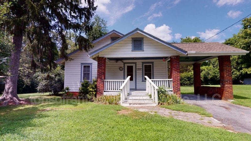 Primary Photo - 1207 Cherokee Dr