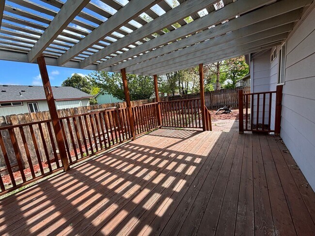 Foto del edificio - Comfortable Charm on a Spacious Lot in SW ...