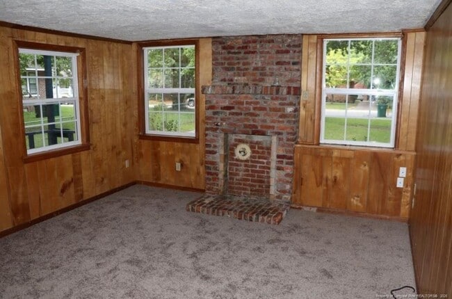 Building Photo - 1003 James St