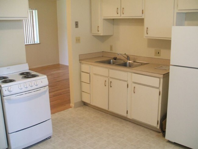 Building Photo - 2463 S Corona St