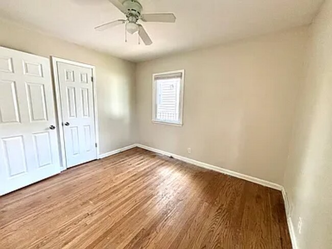Foto del edificio - 6042 Franklin St
