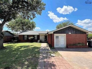 Building Photo - 4612 Summit Dr