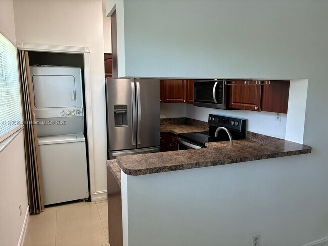 Foto del edificio - 620 Cypress Club Way