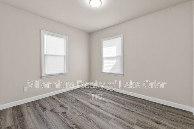 Building Photo - 697 Lounsbury Ave