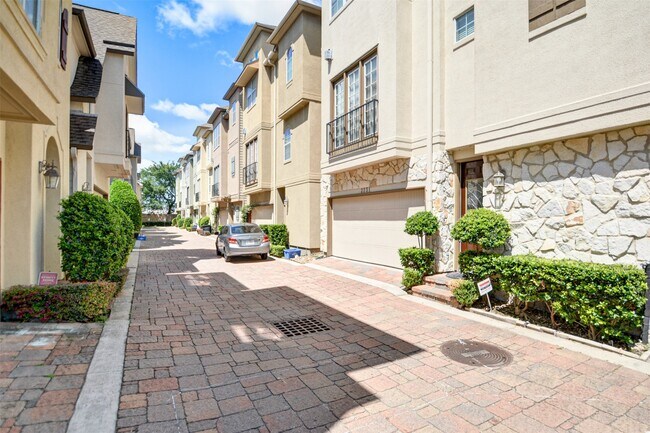 Foto del edificio - 2731 Sherwin St