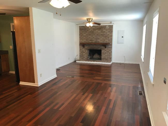 Building Photo - 6 E Wantoot Blvd