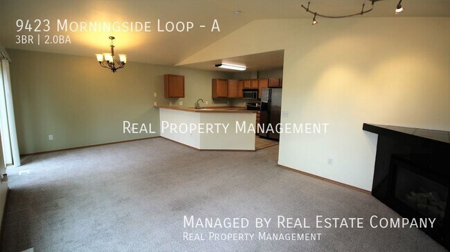 Building Photo - Dog Friendly South Anchorage 3 bed Townhom...