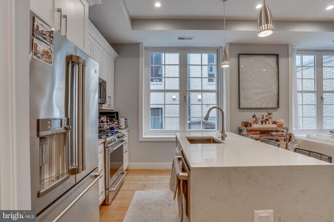 Foto del edificio - 625-633 Park Rd NW
