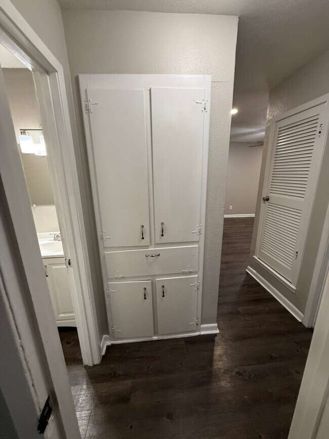 Foto del edificio - 2522 Normont Cir