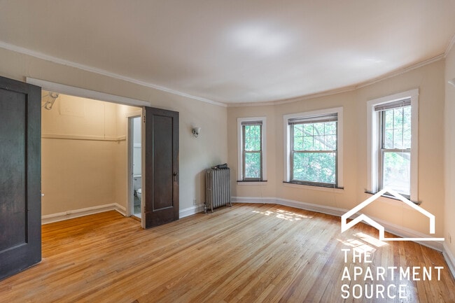 Building Photo - 4901 N Hoyne Ave