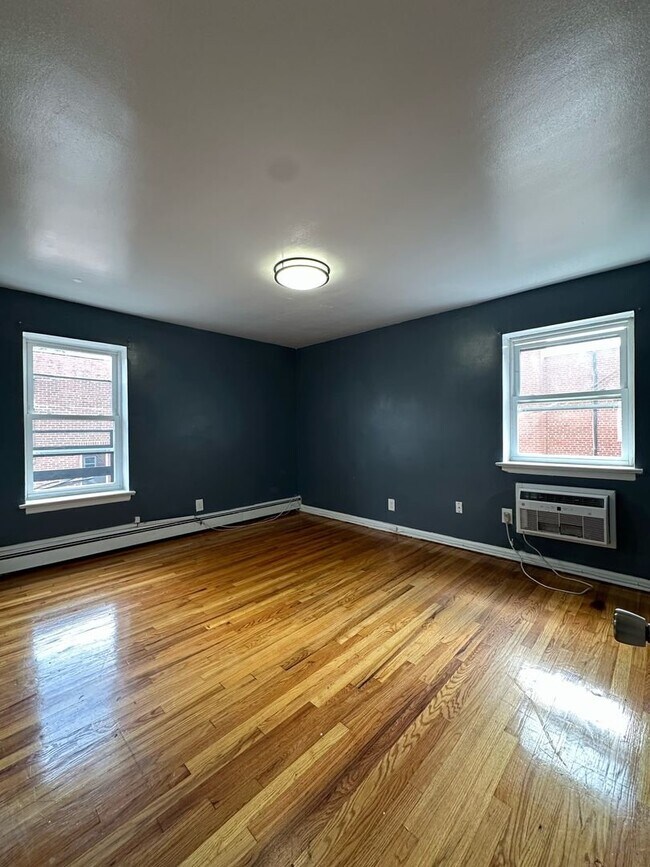 Foto del edificio - 128 E 7th St