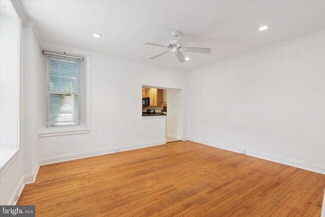 Building Photo - 447 Dupont St