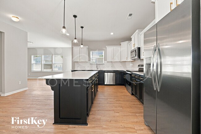 Building Photo - 817 Alexander Commons Dr