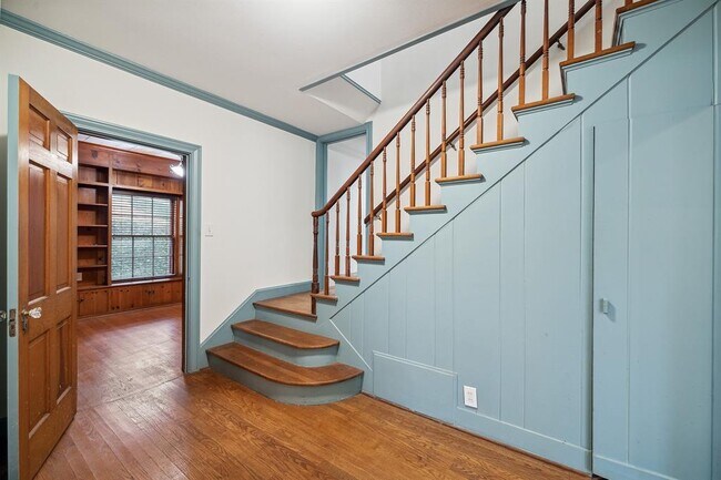Foto del edificio - 3016 Locke Ln