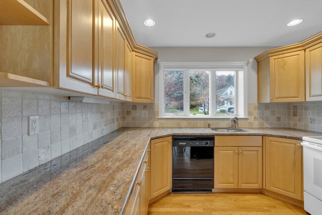 Photo - 319 Stearns St Townhome
