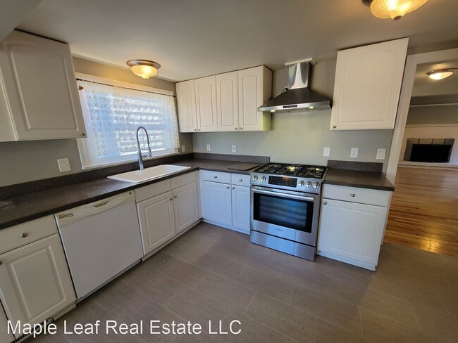 Foto del edificio - 3 br, 2 bath House - 9225 Wallingford Ave N