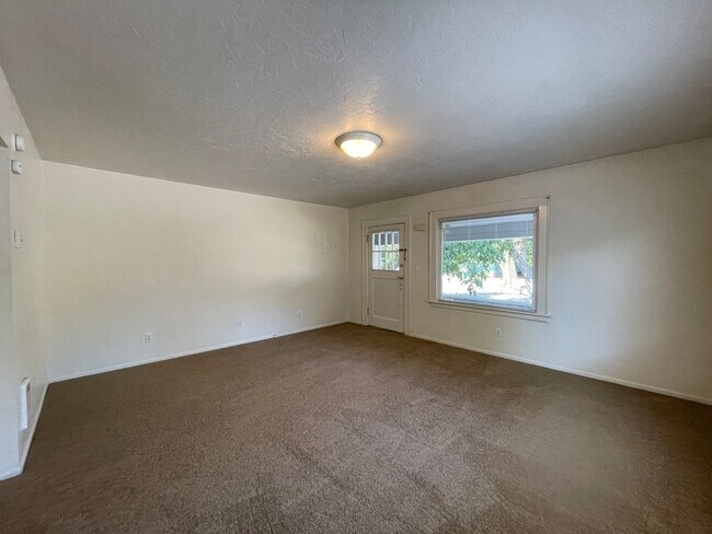 Building Photo - 1261wa