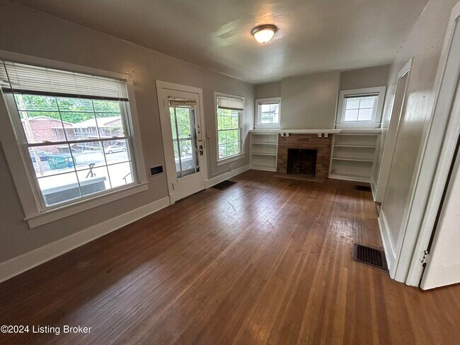 Building Photo - 2052 Midland Ave
