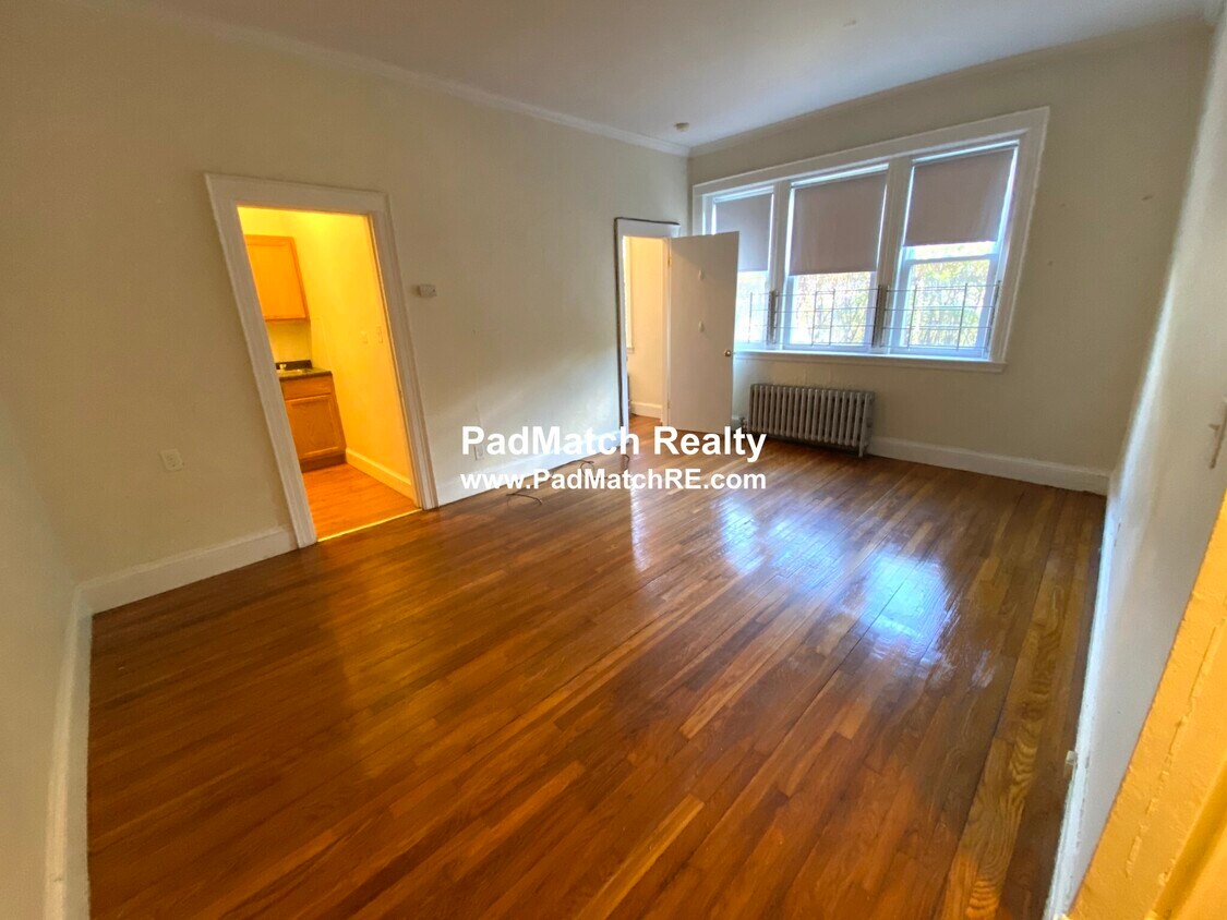Primary Photo - 2045 Commonwealth Avenue