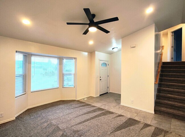 Foto del edificio - Updated 4 Bd 3 Ba Home in Sandy