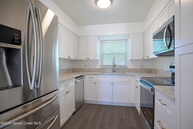 Building Photo - 453 Dolphin St