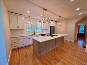 Building Photo - 11 Sanger Ave